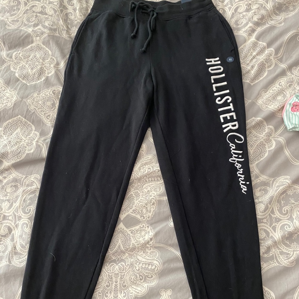 Hollister Women’s Black Jogger Sweatpants NWT
